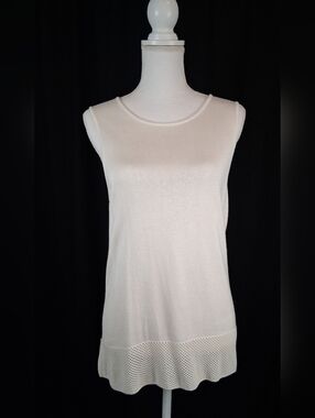 St. John Black Knit Top with White Trim M Sleevless Dressy Party Formal Event